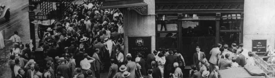 Ansturm auf die American Union Bank in New York. Fotografie aus dem Jahr 1931. Die Weltwirtschaftskrise erreichte 1932 ihren Tiefpunkt.