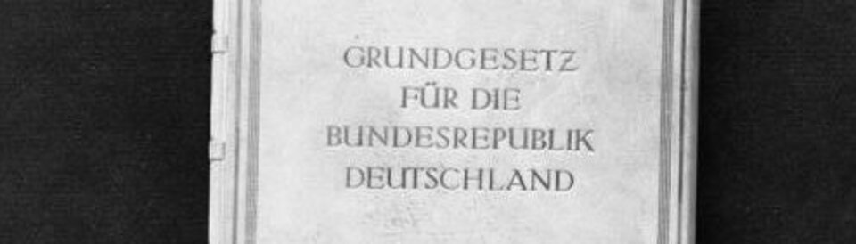 Originaldruck des Grundgesetzes der Bundesrepublik Deutschland.