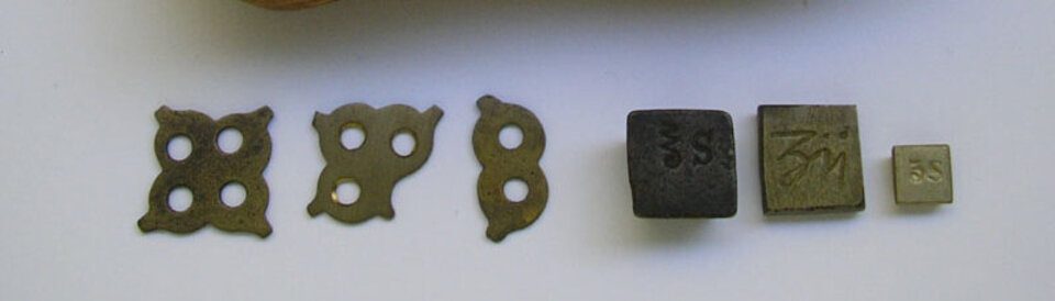Bottom row: 2 scruples, 1 drachma, 1 scruple, 4 drachmas, 2 drachmas, 1/2 drachma. Focke Museum Bremen.